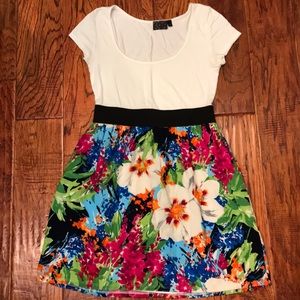 ❌SOLD❌Charming Charlie Floral Dress